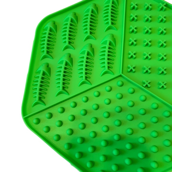 KitNip Box Kitty Cat Texture Lick Mat Mealtime Sensory New with Suction Cups - Picture 3 of 6